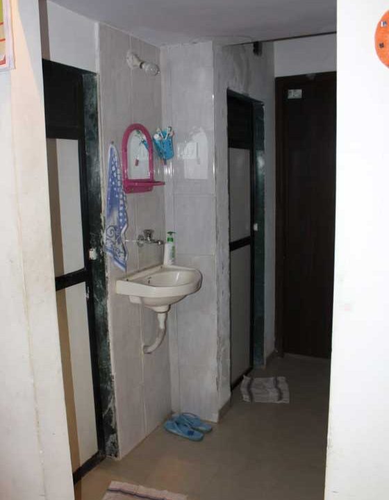 1BHK-flat-for-sale-manjarli-badlapur-west-bathroom-image-2